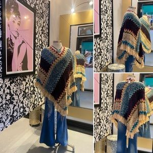 ❤️SOLD IN BOUTIQUE 🌺Bijor 
Gorgeous Crochet Knot Poncho
